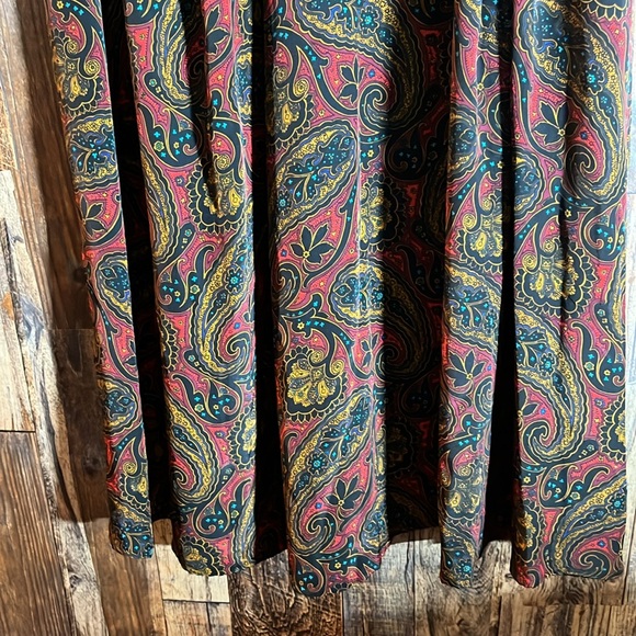 Alyssa Carr women's skirt 
With elastic waist 14 wide x 32 length size medium - Picture 3 of 5